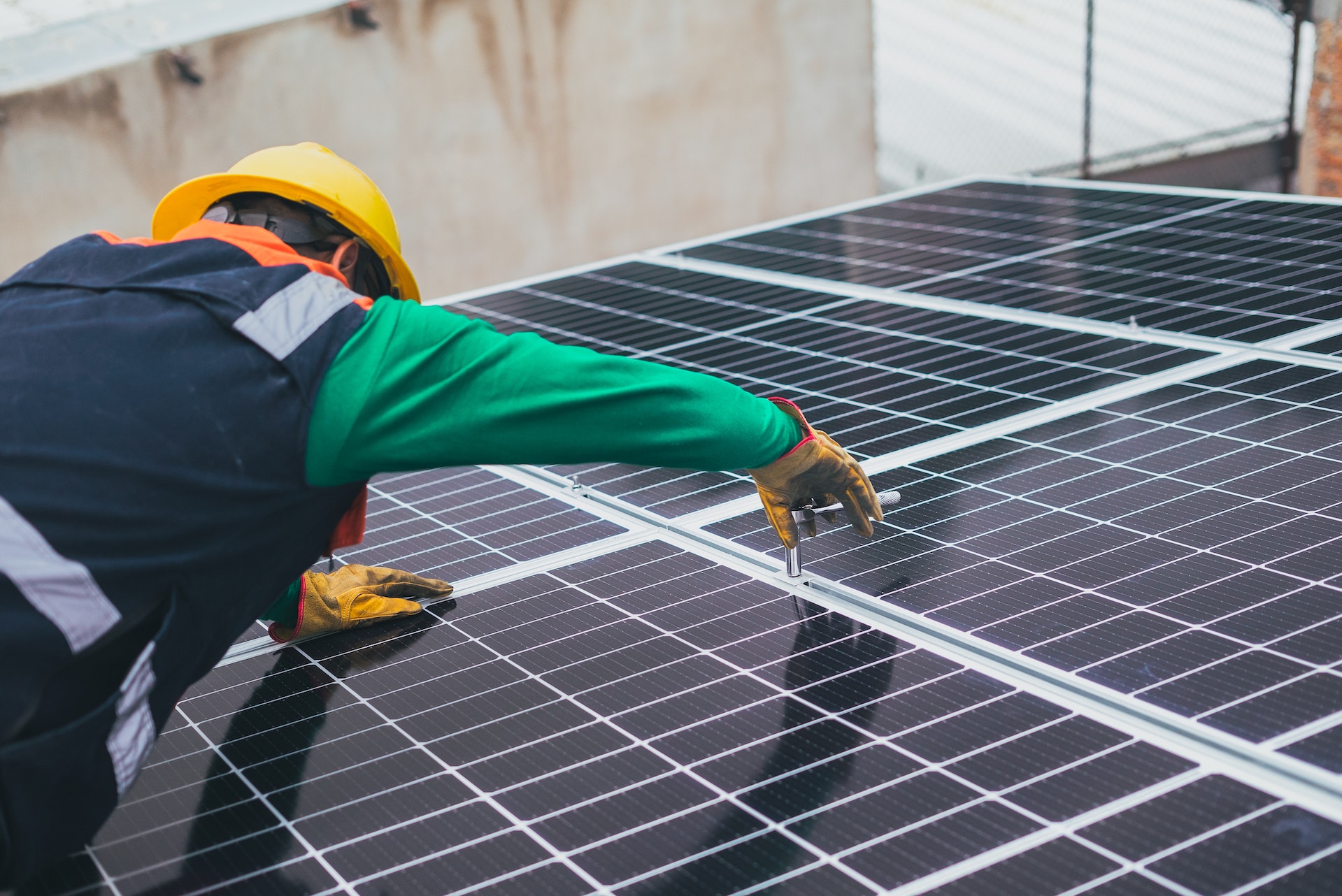 Instalador profissional da Safe Energias